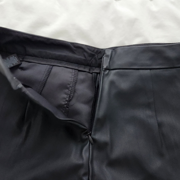 EXPRESS FAUX LEATHER SKORT SIZE 0 - Picture 3 of 8